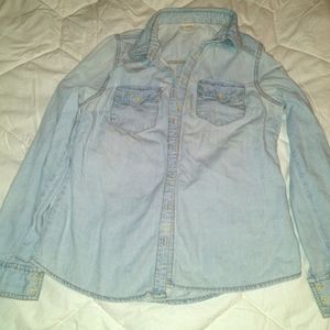 Button down Mossimo Supply, size small UNISEX. Great condition.